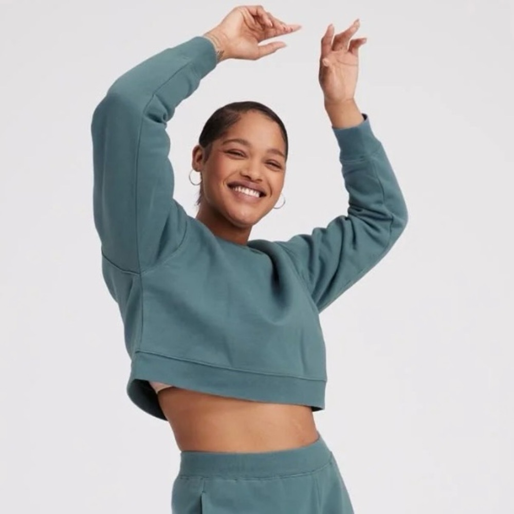 Girlfriend Collective 50/50 Cropped Sweatshirt in Lagoon